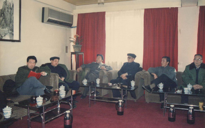 建厂初期县委书记带队到京考察