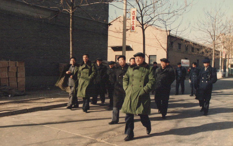 建厂初期县委书记带队到京考察